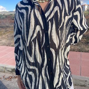 CAMISA ESTILO CEBRA CON BRILLOS