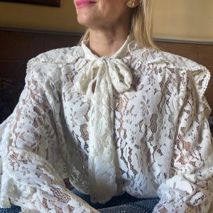 BLUSA LAZADA Y VOLANTE ENCAJE CHENILLA