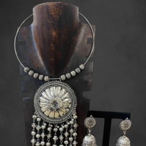 COLLAR FLOR CON PENDIENTES