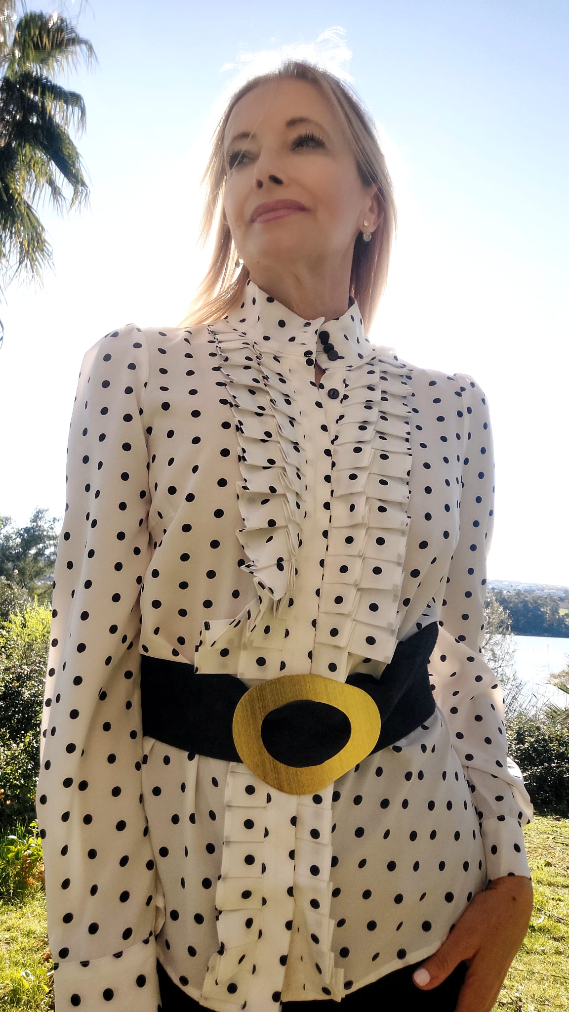 BLUSA LUNARES NEGROS